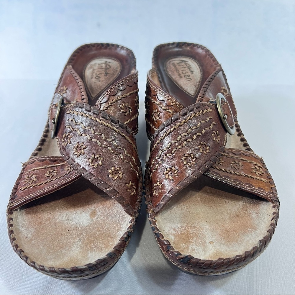 Clarks Artisan Brown Leather Wedge Sandals Sz 6 1/2 M Criss-Cross Straps Buckle
